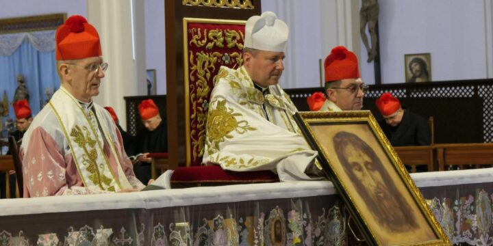 31 de dezembro de 2022. A Santa Face de Nosso Senhor Jesus Cristo, sendo venerada na Basílica Catedralicia de Nossa Mãe do Palmar Coroada.